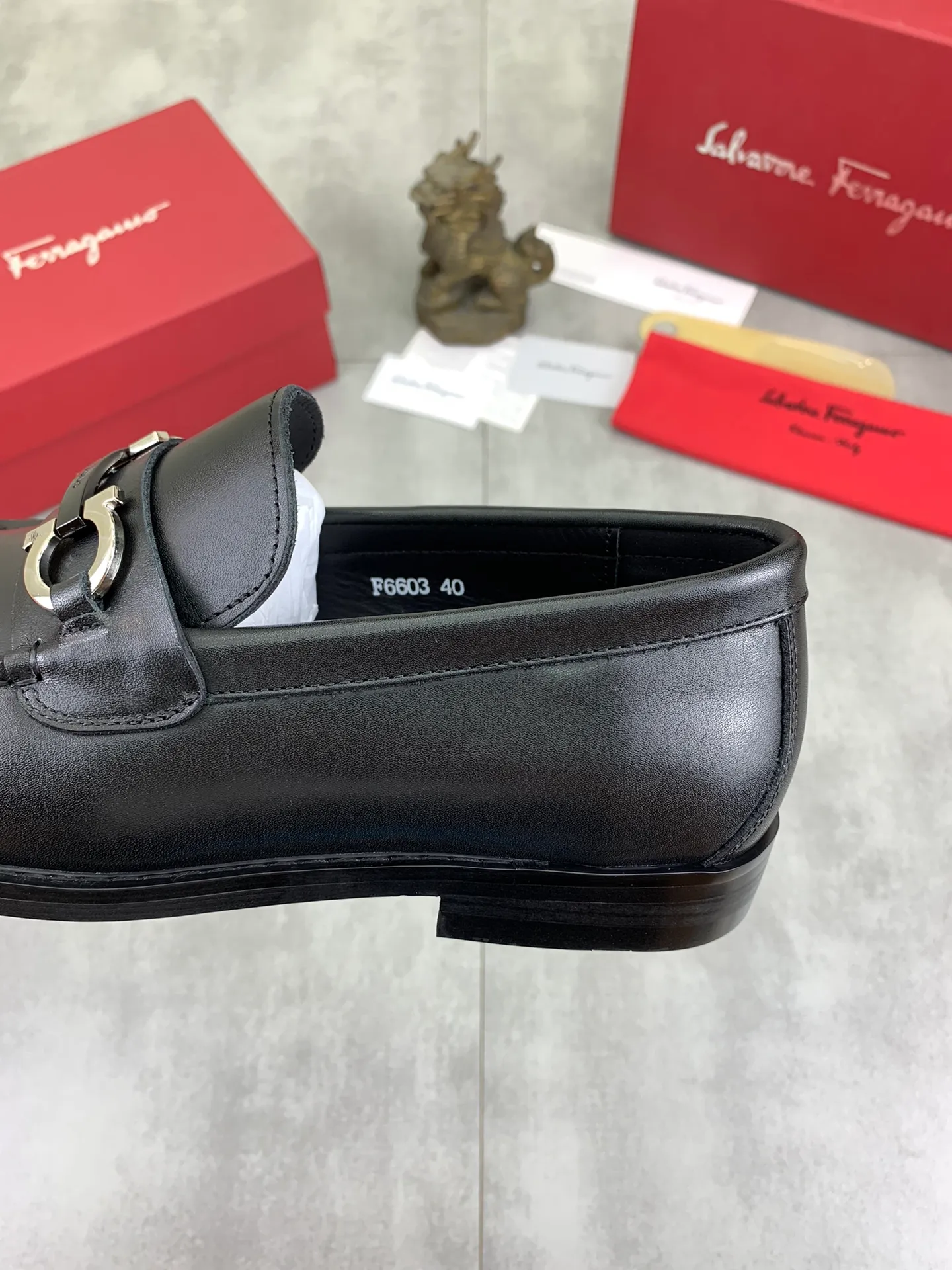 Men's Men's Shoes 💰P460💰[New Style] Water-dyed Niuli 🆘[Salvatore Ferragamo] Ferragamo's latest casual business leather shoes for men! Available at counters simultaneously! The fabric is made of specially imported original calfskin, the lining is made of imported water-dyed cowhide, and the original combination outsole is absolutely luxurious and leads the fashion trend. Matching code: 38-45; 3️⃣ colors available